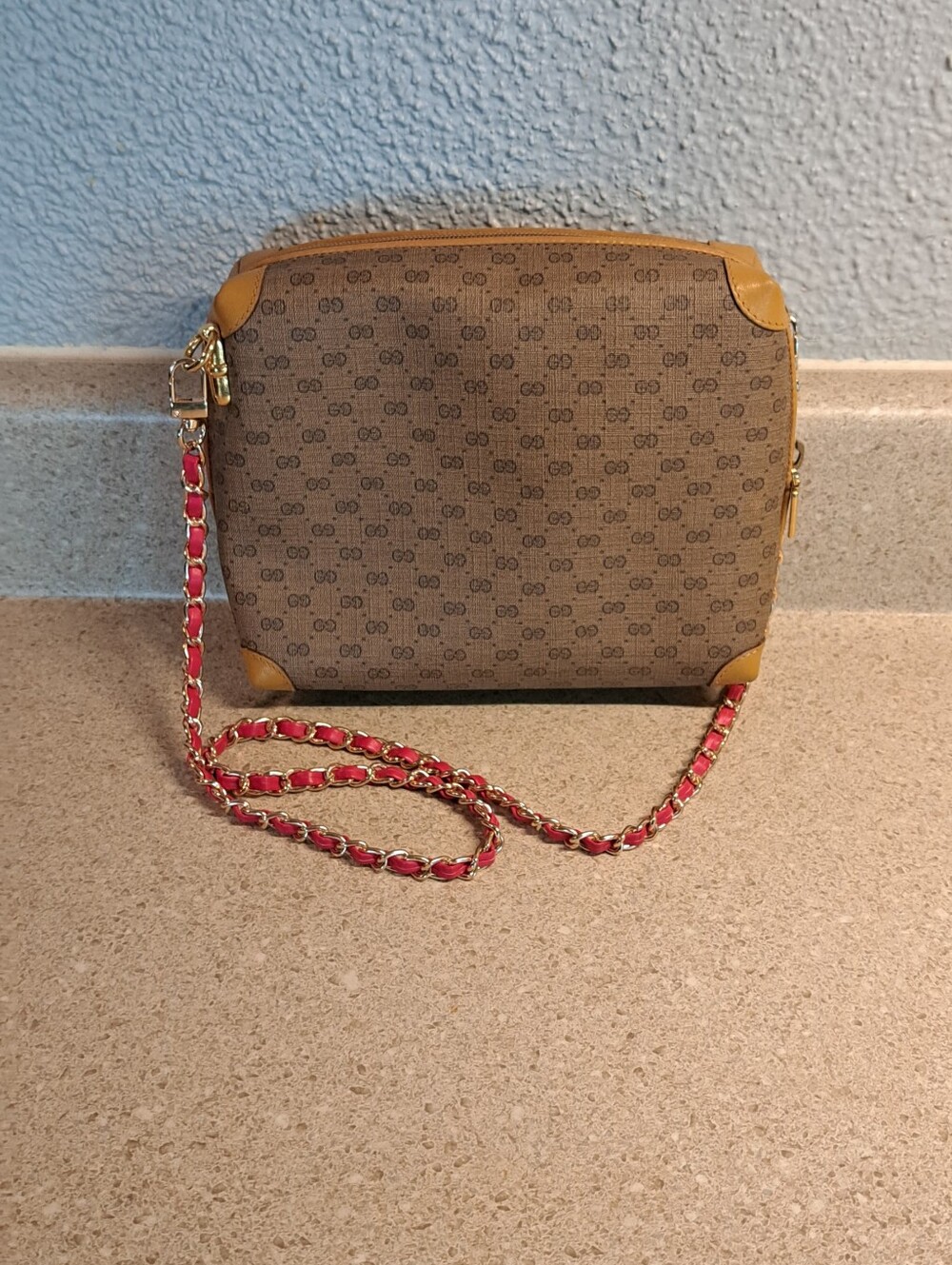 Gucci Shoulder Bag - Picture 2 of 13